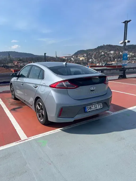 Gebraucht Hyundai Ioniq Premium 88 kW (120 PS) 2018 Grau Kleinwagen