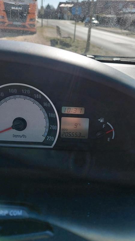 Gebraucht Hyundai Matrix 101 PS (74 kW) 2009 Silber Van / Kleinbus