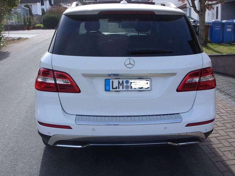 Gebraucht Mercedes ML350 258 PS (189 kW) 2015 Weiß SUV
