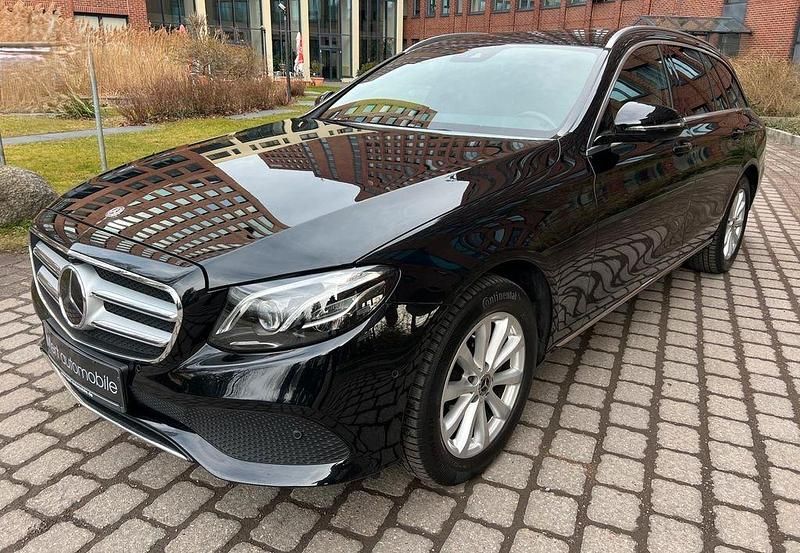Gebraucht Mercedes E200 184 PS (135 kW) 2018 Obsidianschwarz Kombi