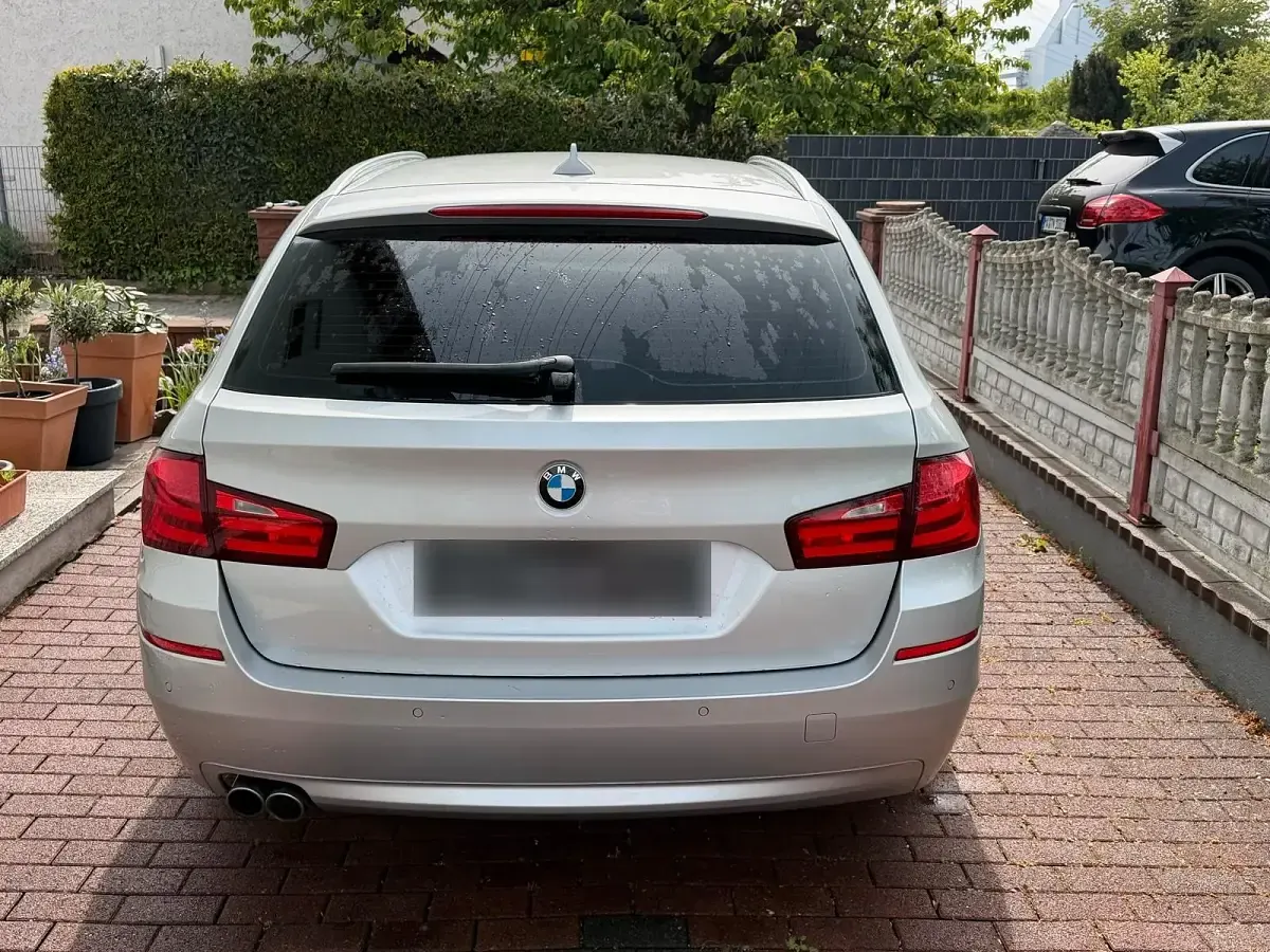Gebraucht BMW 520 184 PS (135 kW) 2011 Silber Limousine