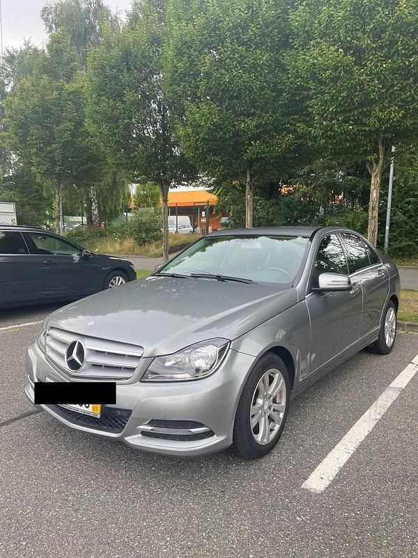 Grau Gebraucht 2013 Mercedes C180 Limousine | 10.000 € (Superpreis) - Bild 1/4