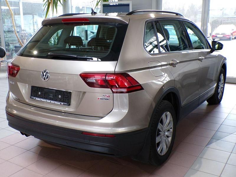 Gebraucht VW Tiguan Trendline 150 PS (110 kW) 2017 Titanium beige SUV