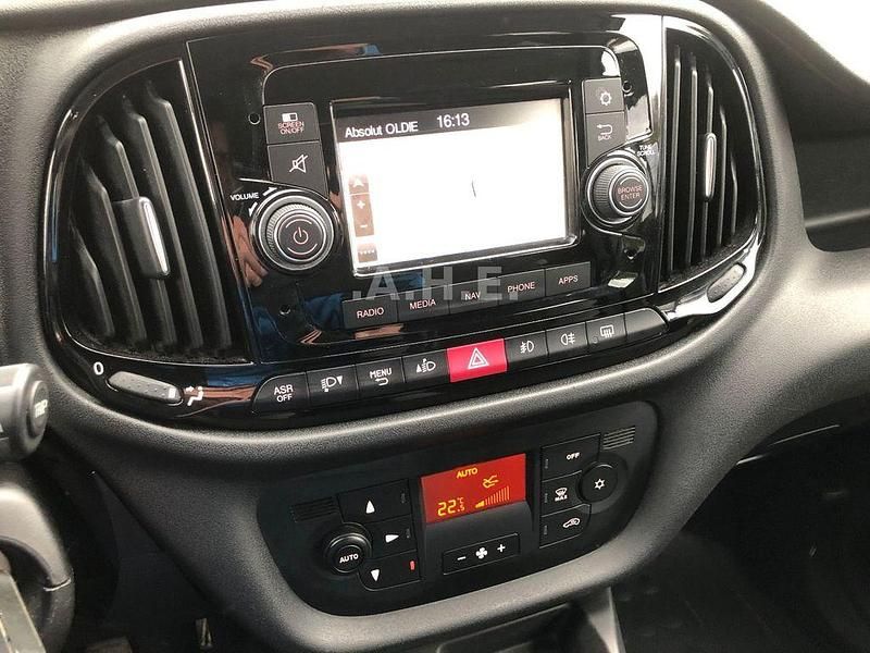 Gebraucht Fiat Doblò 105 PS (77 kW) 2019 Weiß Van / Kleinbus