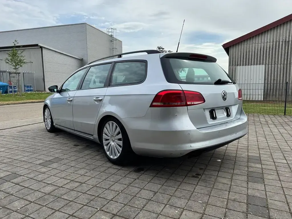 Gebraucht VW Passat 140 PS (102 kW) 2012 Silber Kombi
