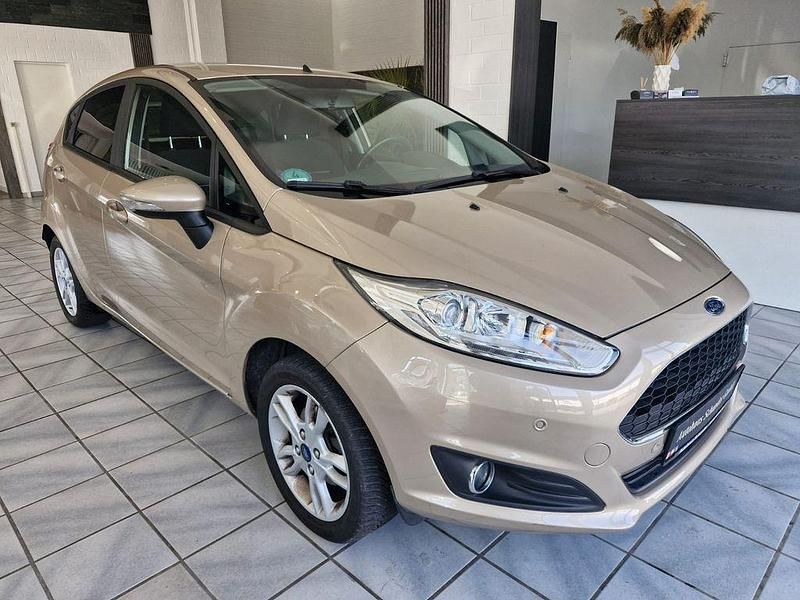 Gebraucht Ford Fiesta Celebration 80 PS (58 kW) 2017 Gold Limousine