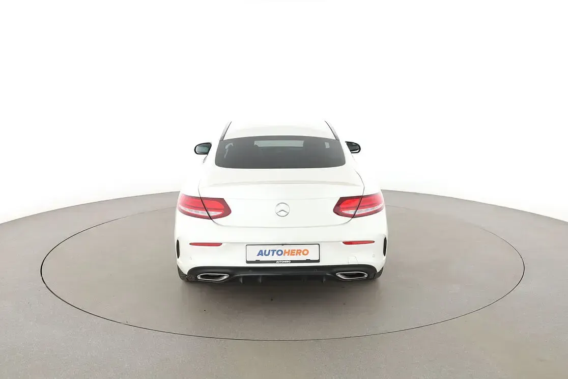 Gebraucht Mercedes C180 AMG line 2021 Weiß Coupé