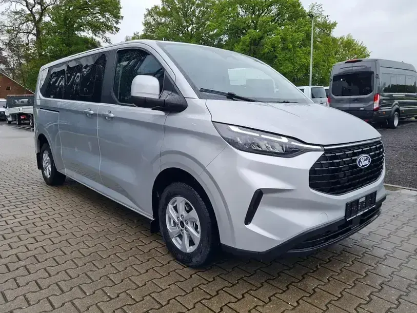 Neu Ford Tourneo Custom 170 PS (125 kW) 2026 Silber Van