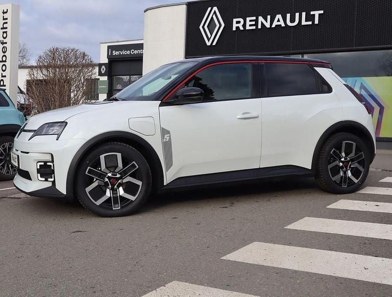 Neu Renault 5 E-Tech Urban 88 kW (120 PS) 2026 Weiß Limousine