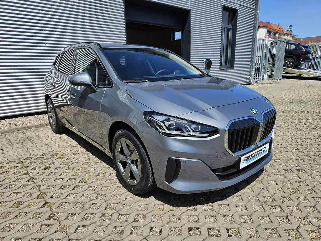 Neu BMW 218 Sport Line 136 PS (100 kW) 2026 Grau Coupé