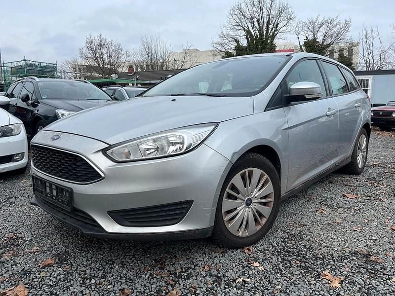 Silber Gebraucht 2015 Ford Focus Trend Kombi | 3.290 € (Superpreis) - Bild 1/4
