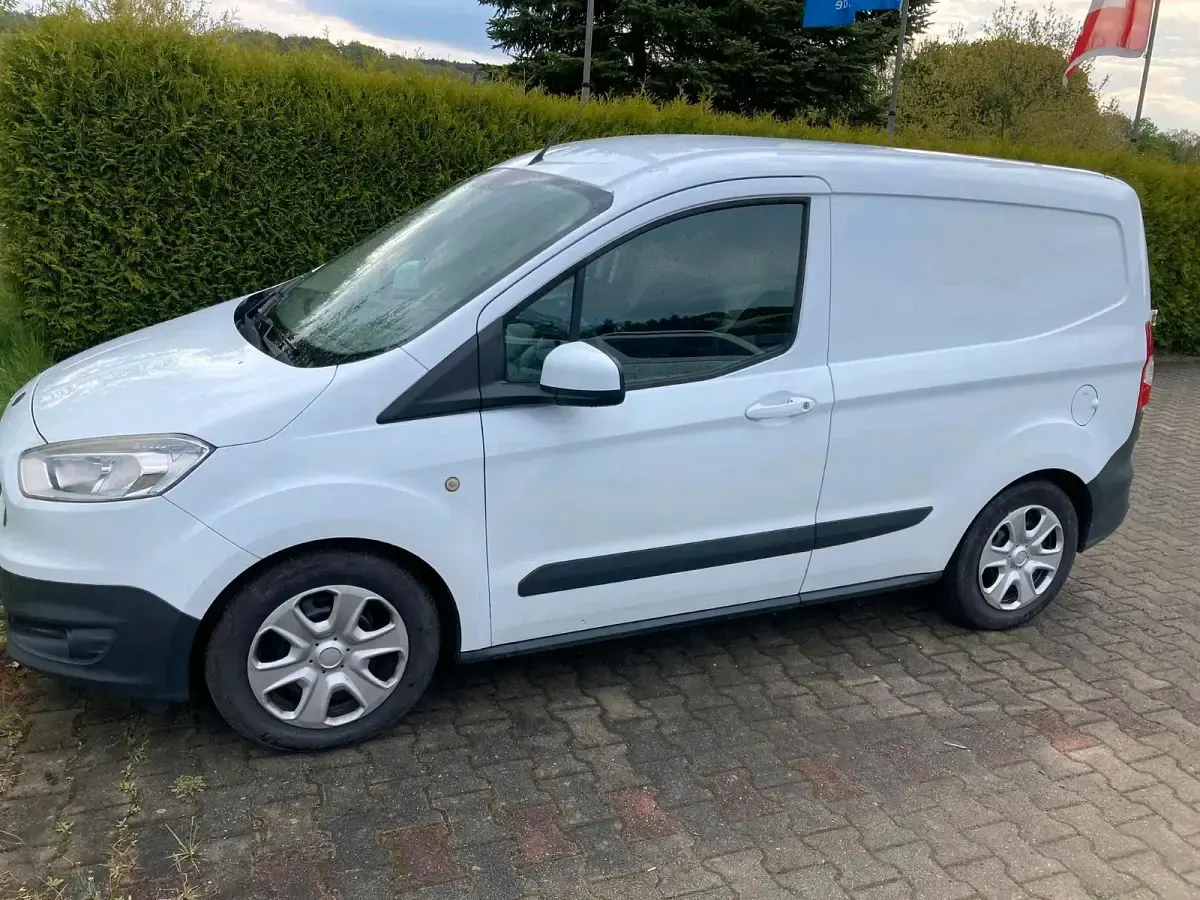 Gebraucht Ford Courier 102 PS (75 kW) 2014 Weiß Van / Kleinbus
