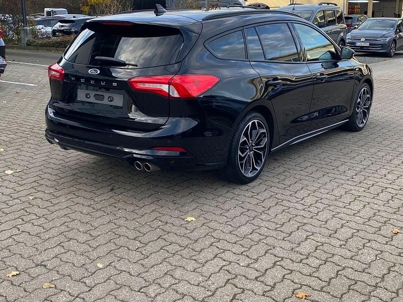 Gebraucht Ford Focus ST-Line 125 PS (91 kW) 2019 Schwarz Limousine