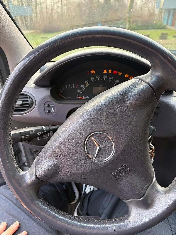 Silber Gebraucht 2002 Mercedes A160 Kleinwagen | 1.300 € (Fairer Preis) - Bild 1/4