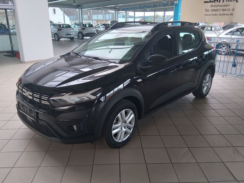 Schwarz Gebraucht 2023 Dacia Sandero Stepway Kleinwagen | 17.290 € (Fairer Preis) - Bild 1/4