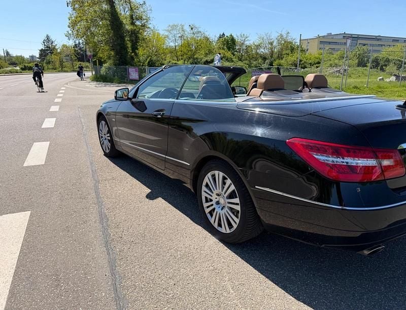 Second-hand Mercedes E220 170 CP (125 kW) 2011 Negru Cabrio