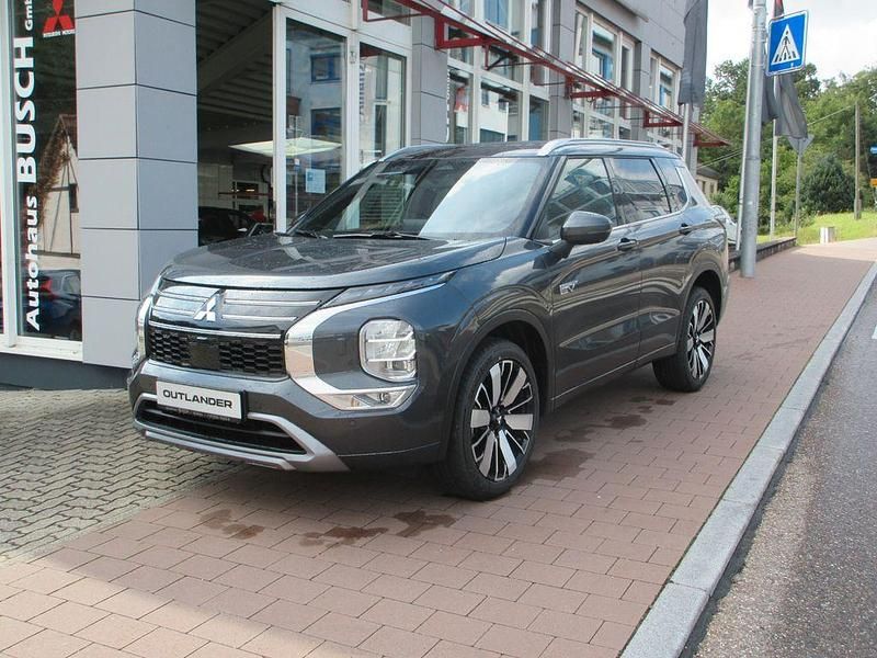 Basalt grau /schwarz metallic Neu 2025 Mitsubishi Outlander P-HEV Top SUV | 53.990 € (Etwas zu teuer) - Bild 1/4