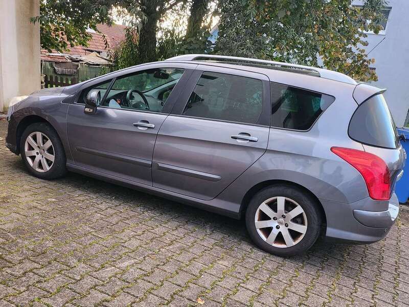 Grau Gebraucht 2010 Peugeot 308 Kombi | 2.789 € (Fairer Preis) - Bild 1/4