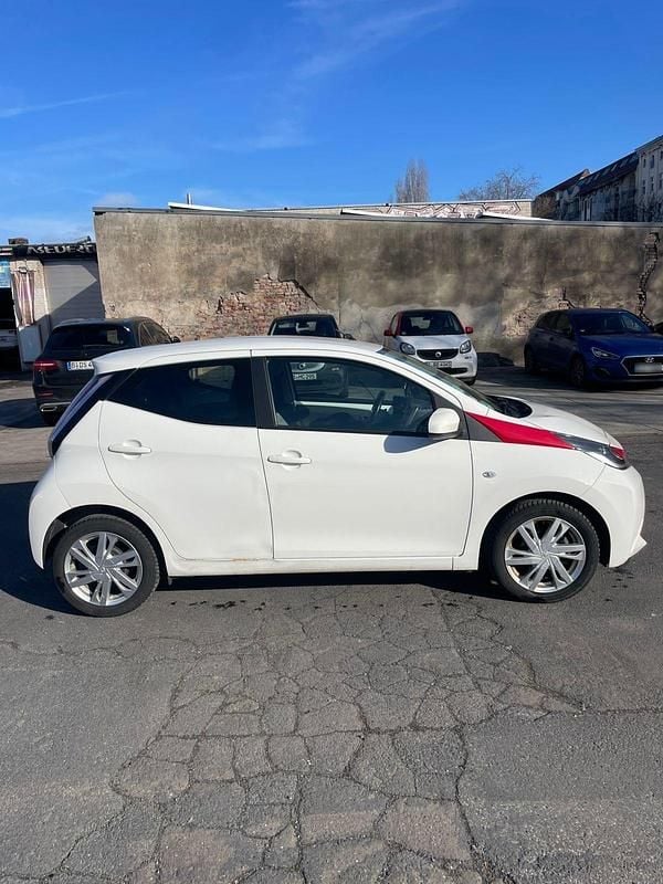 Gebraucht Toyota Aygo 69 PS (50 kW) 2017 Weiß Kleinwagen