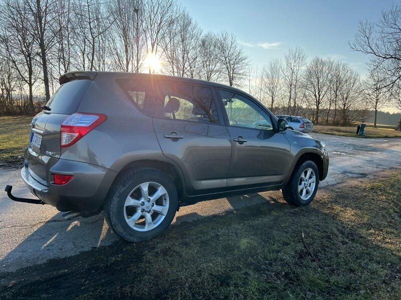 Braun Gebraucht 2013 Toyota RAV4 Travel SUV | 9.900 € (Guter Preis) - Bild 1/4