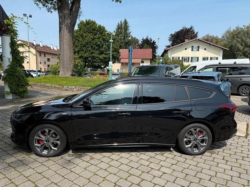 Neu Ford Focus ST-Line 155 PS (114 kW) 2025 Schwarz Limousine