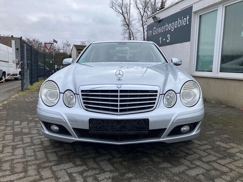 Gebraucht Mercedes E200 Elegance 184 PS (135 kW) 2008 Silber Limousine