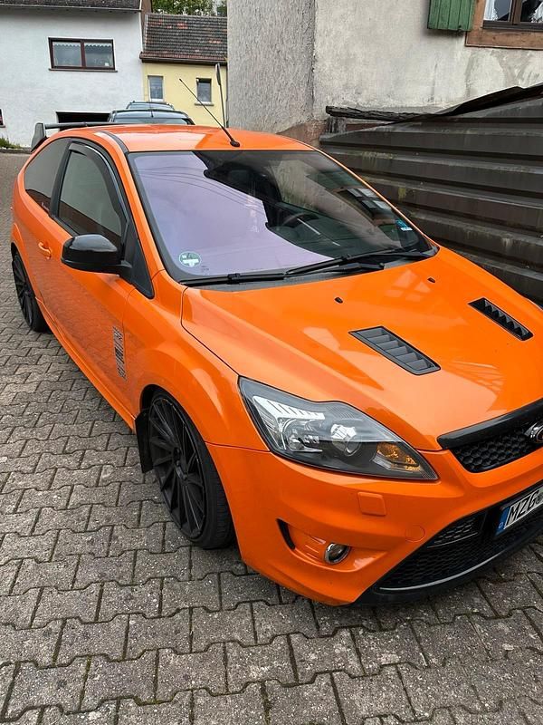 Orange Gebraucht 2008 Ford Focus ST Limousine | 6.500 € - Bild 1/4