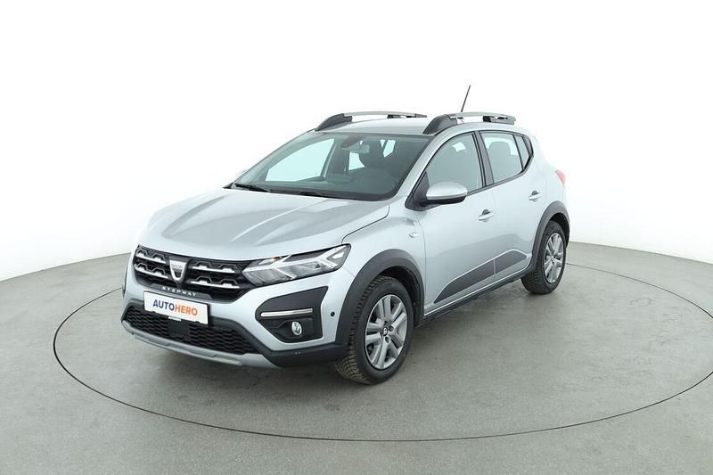 Grau Gebraucht 2021 Dacia Sandero Comfort Kleinwagen | 13.030 € (Fairer Preis) - Bild 1/3