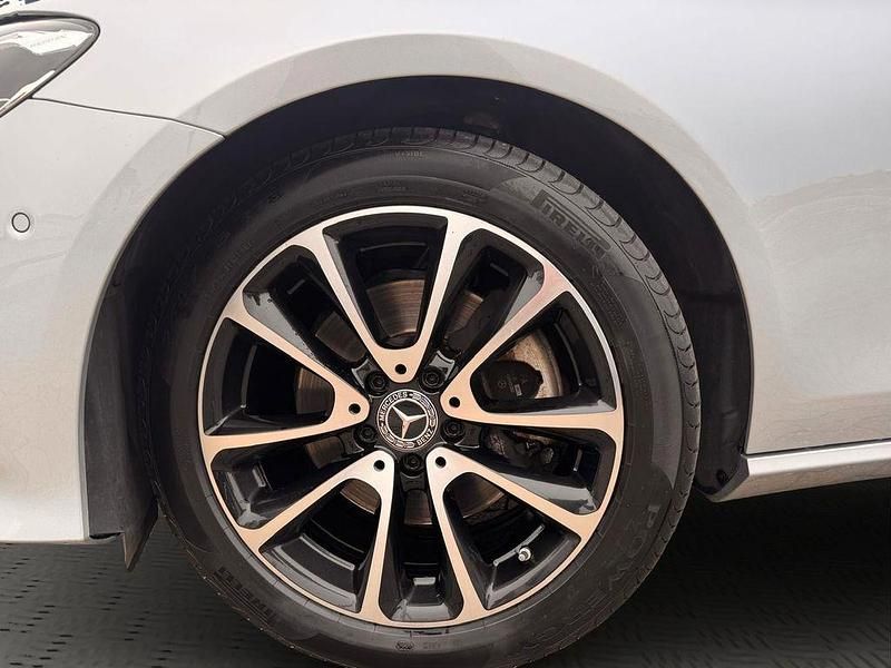 Gebraucht Mercedes E220 Night 200 PS (147 kW) 2022 Silber Limousine