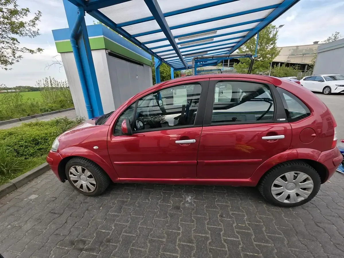 Usado Citroën C3 88 CV (64 kW) 2009 Rojo Utilitario