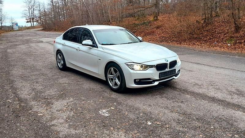 Weiß Gebraucht 2012 BMW 320 Sport Line Limousine | 9.000 € (Guter Preis) - Bild 1/4