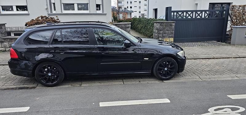 Gebraucht BMW 320 184 PS (135 kW) 2012 Schwarz Kombi