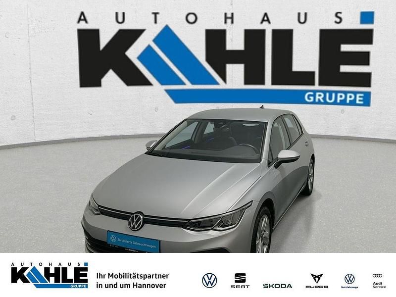 Silber Gebraucht 2022 VW Golf VIII Life Limousine | 20.490 € (Guter Preis) - Bild 1/4