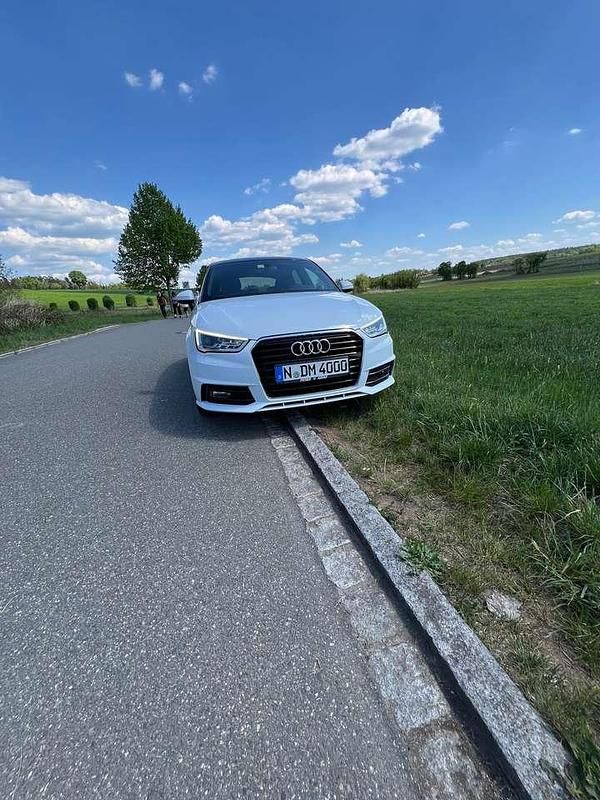 Weiß Gebraucht 2016 Audi A1 Sportback Design Kleinwagen | 12.900 € (Etwas zu teuer) - Bild 1/4