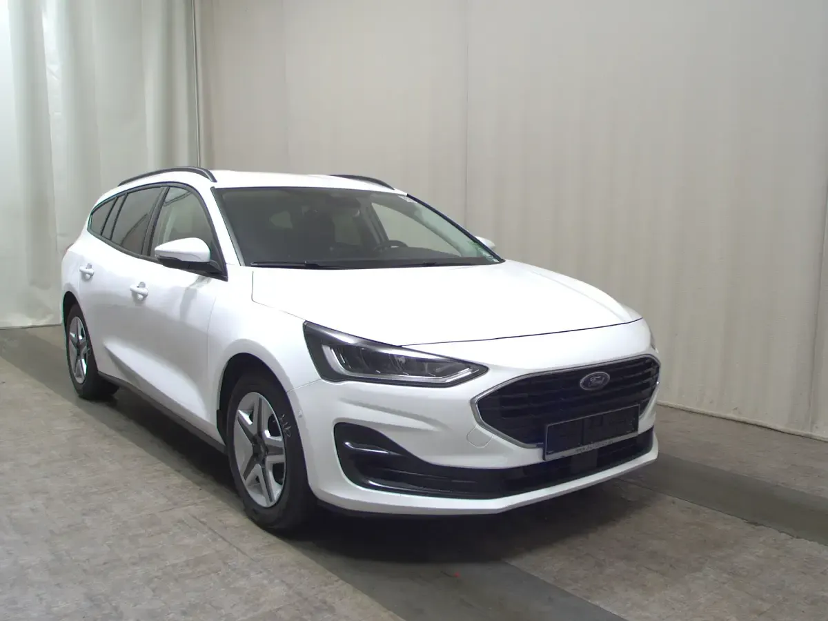 Usado Ford Focus Cool & Connect 120 CV (88 kW) 2022 Blanco Familiar