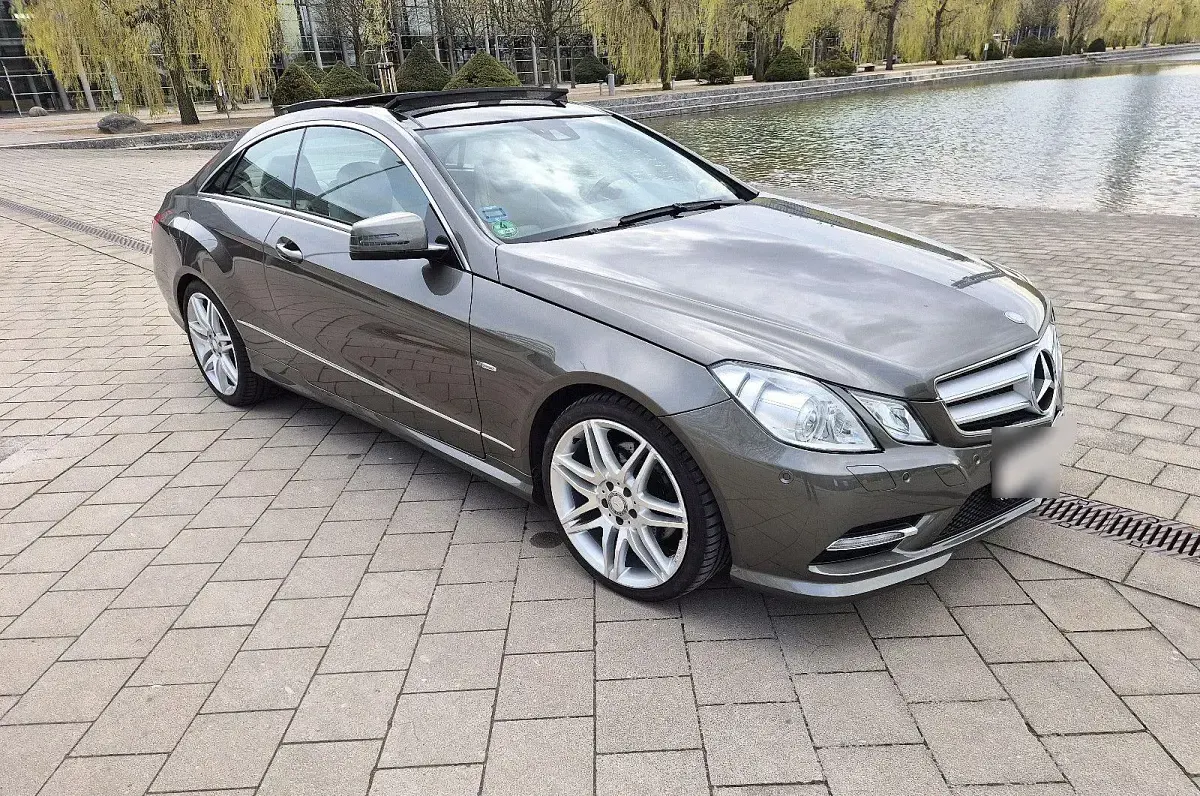 Gebraucht Mercedes E200 AMG 184 PS (135 kW) 2012 Beige Coupé