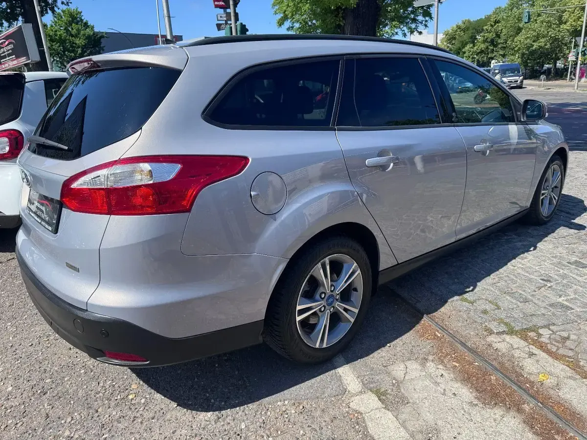 Gebraucht Ford Focus Trend 101 PS (74 kW) 2013 Grau Kombi