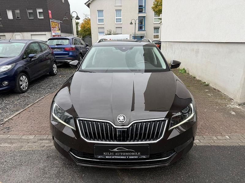 Gebraucht Skoda Superb Style 190 PS (139 kW) 2017 Hneda magnetic/magnetic braun Kombi