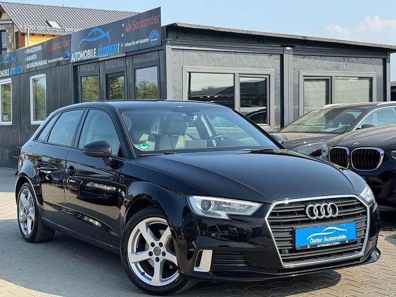 Schwarz Gebraucht 2017 Audi A3 Sportback Sport Limousine | 20.799 € (Teuer) - Bild 1/4