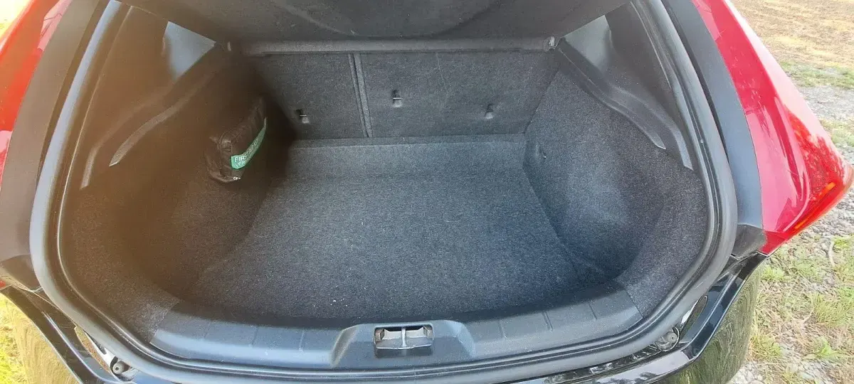 Gebraucht Volvo V40 122 PS (89 kW) 2018 Schwarz Limousine
