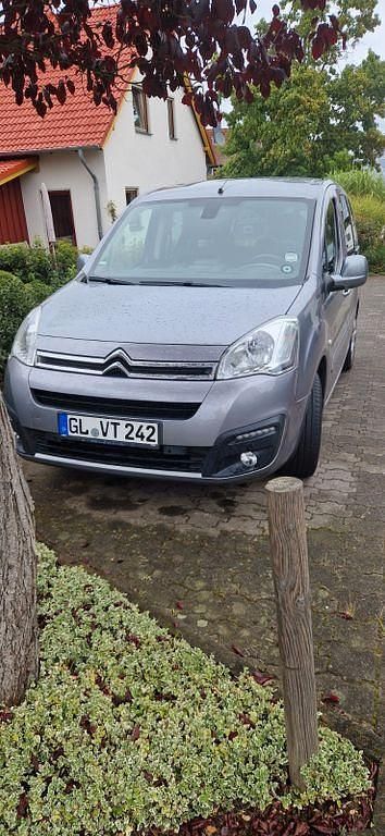 Grau Gebraucht 2016 Citroën Berlingo SELECTION Van / Kleinbus | 11.500 € (Teuer) - Bild 1/4