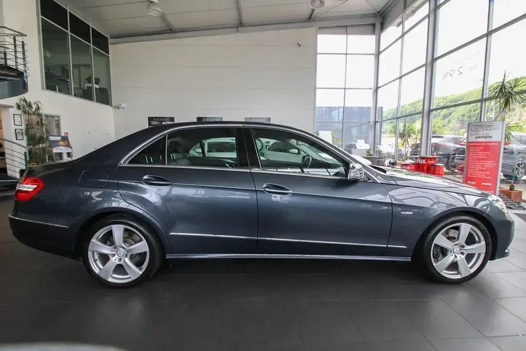 Gebraucht Mercedes E200 Avantgarde 184 PS (135 kW) 2011 Grau Limousine