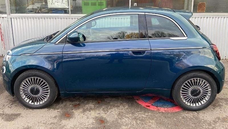 Gebraucht Fiat 500e Basis 86 kW (118 PS) 2023 Colore esterno (ozean grün) Limousine