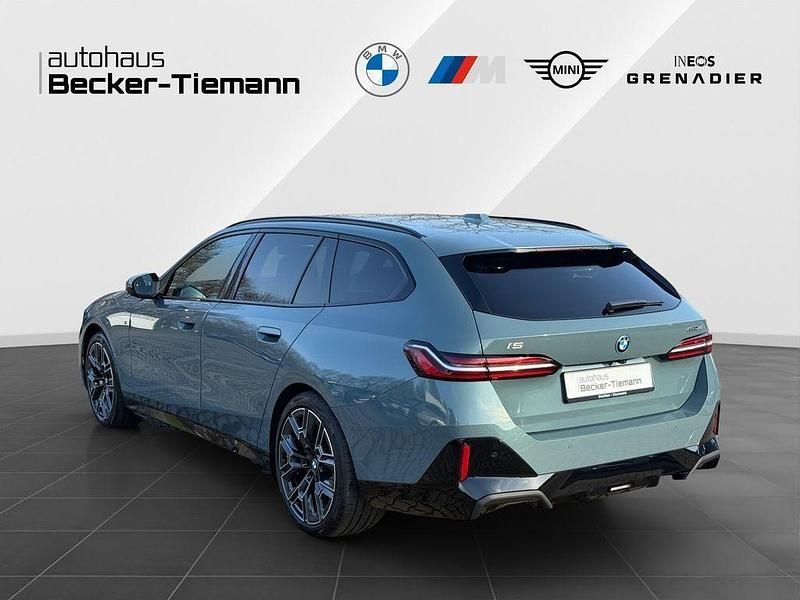 Neu BMW i5 Exclusive 250 kW (340 PS) 2026 Grün Limousine