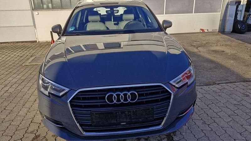 Gebraucht Audi A3 Design 116 PS (85 kW) 2019 Grau Limousine