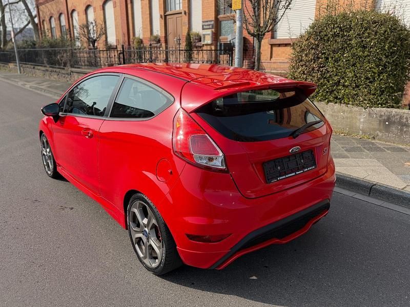 Gebraucht Ford Fiesta Performance Edition 182 PS (133 kW) 2013 Rot Kleinwagen
