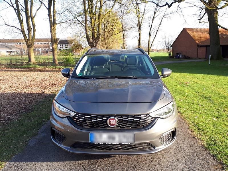 Gebraucht Fiat Tipo 95 PS (69 kW) 2018 Grau Kombi