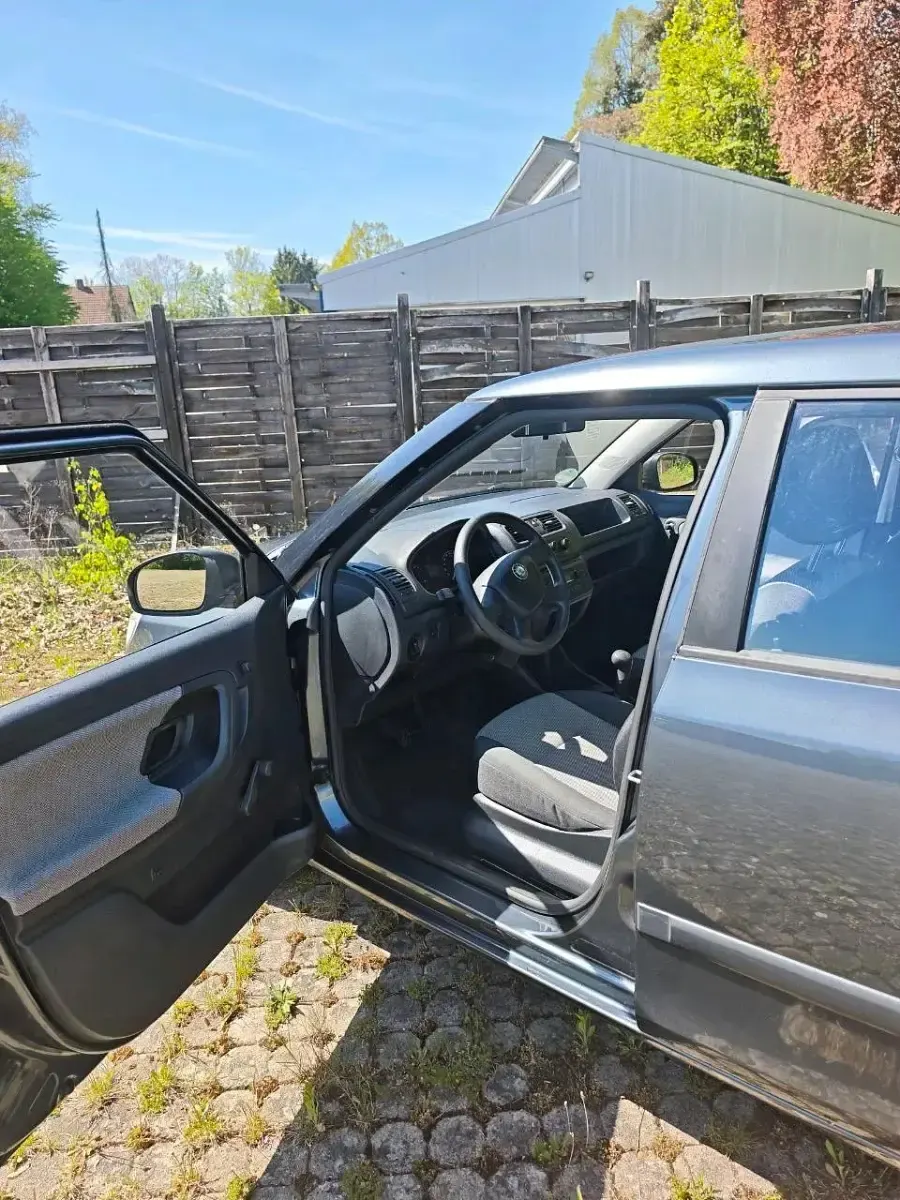 Gebraucht Skoda Fabia 60 PS (44 kW) 2010 Grau Kleinwagen