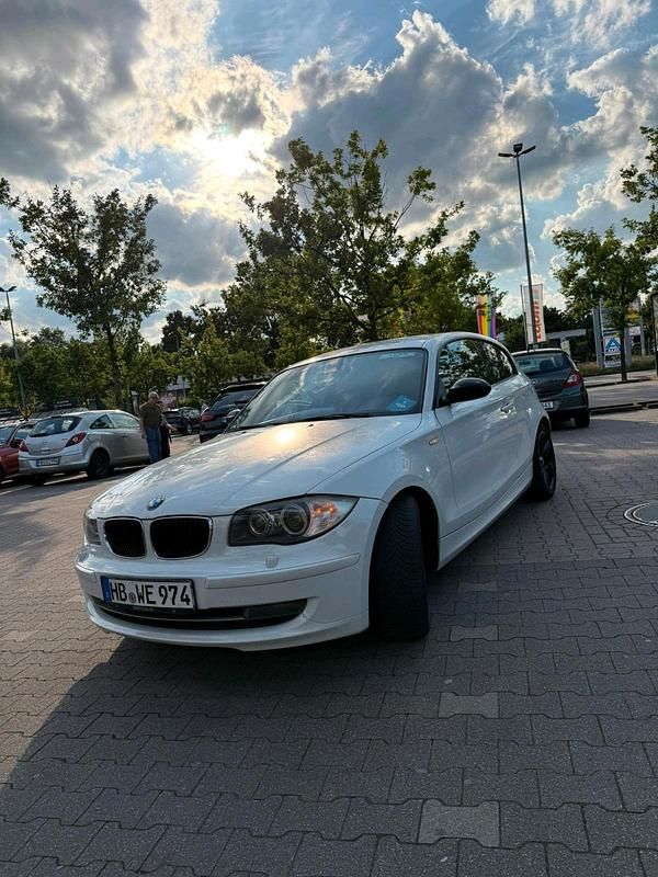 Blau Gebraucht 2009 BMW 118 Coupé Coupé | 2.000 € (Guter Preis) - Bild 1/4