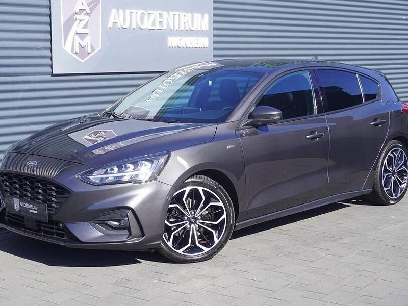 Magneticgrau metallic Gebraucht 2019 Ford Focus ST-Line Limousine | 16.990 € (Fairer Preis) - Bild 1/4